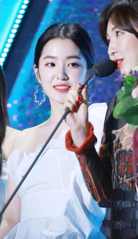 矮个子美学暴击：起底Irene裴珠泫'第一美人'资本操控链