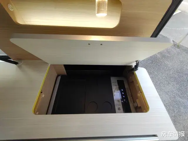 男人看了绝对动心!车长3.4米的铃木宿营车,非常适合一个人放松