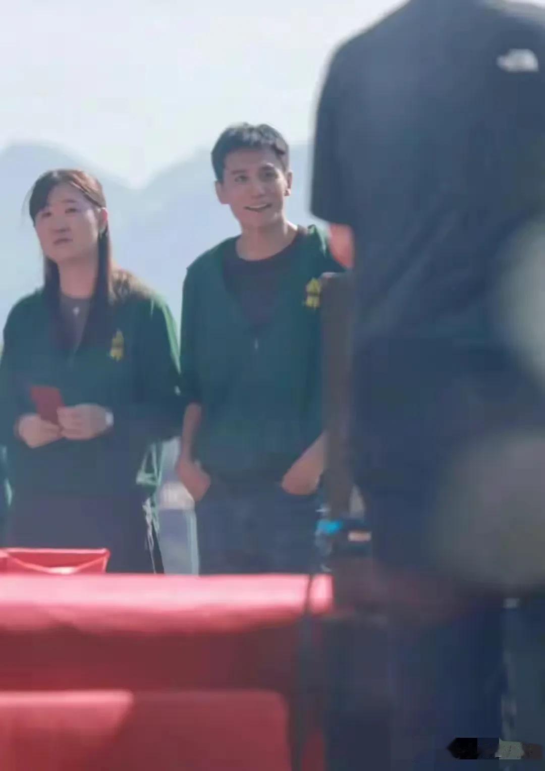 男人上了年纪还是得瘦才有魅力！47岁刘烨瘦身后好帅啊，像吴彦祖