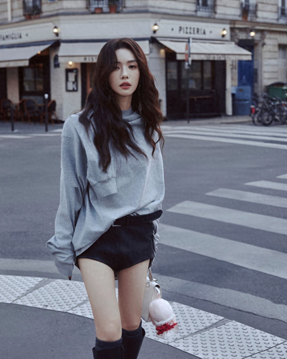 蔡文静春夏巴黎时装周，随性与甜酷的碰撞，把日常穿出专属风格