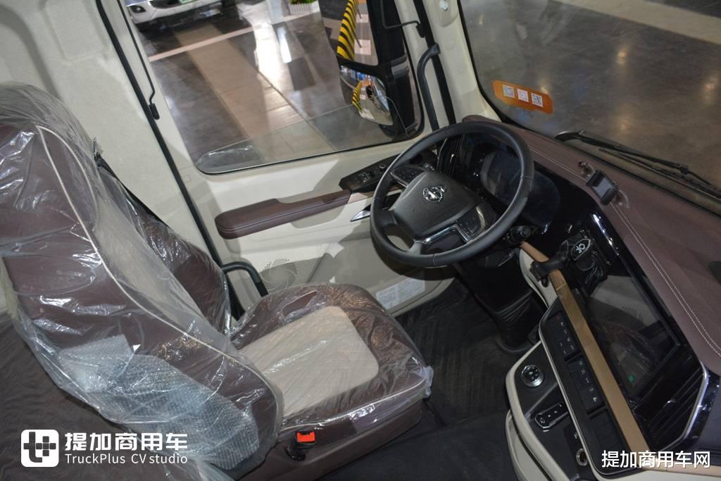 节气5%,高端燃气车新体验,乘龙HK 630马力LNG牵引车实拍