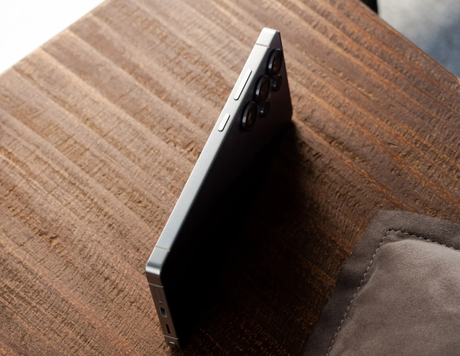 三星放手一搏，2亿像素+512GB突降2801元，骁龙8至尊版+100倍变焦