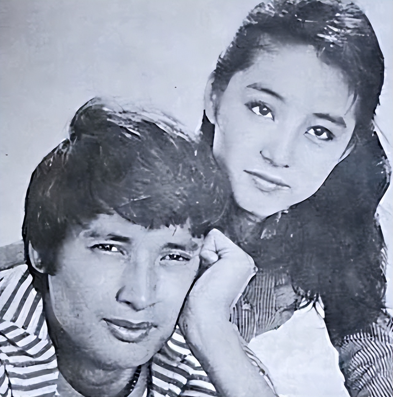 原来他已去世12年，靠《冬天里的一把火》爆红，六个子女无人送终