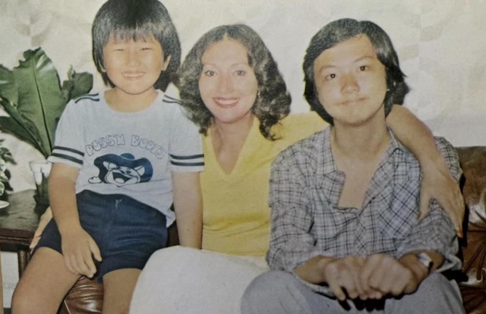 邵氏女星在美国过80大寿，见准儿媳徐冬冬心情甚好，两人相处愉快