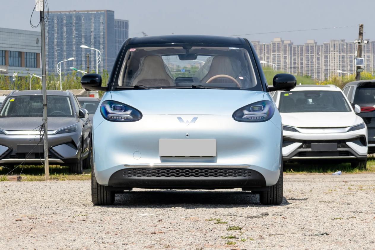 真香一口价6.78万，配无框门+5座，330km续航，这小车适合年轻人