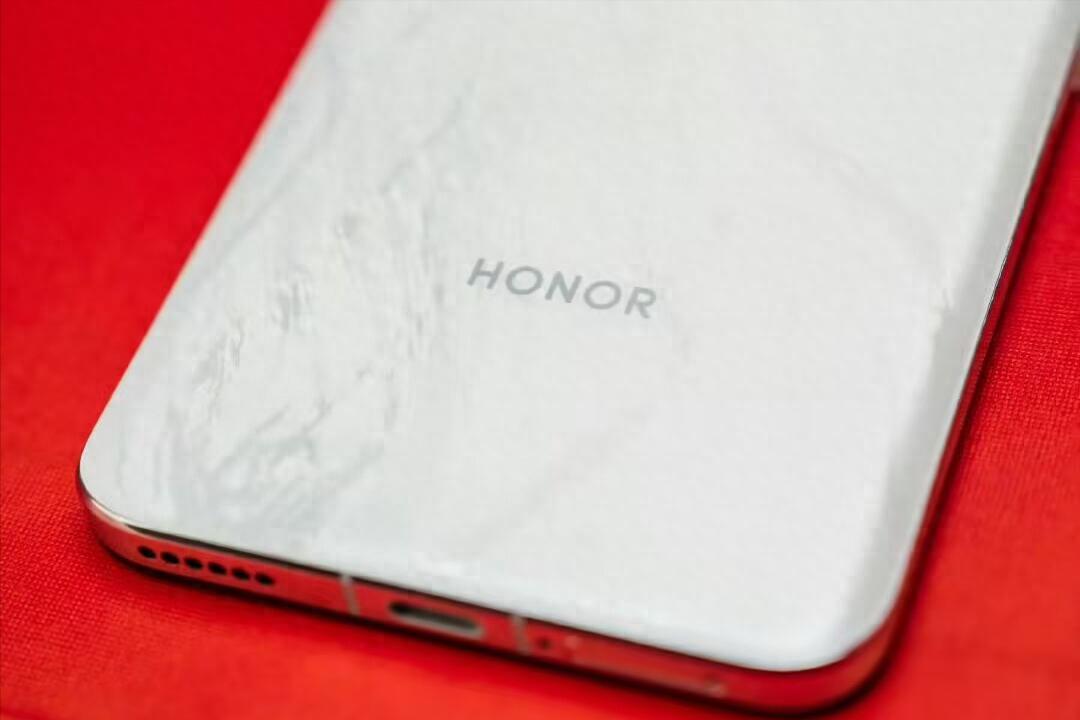 榮耀旗艦退場清倉，現已跌至2999元，4320HZ+百倍變焦+衛星通信