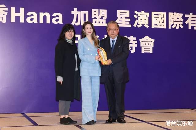 何哲图现身TVB！曝妻子余咏珊未受陈百祥影响，不排除和曾志伟再合作