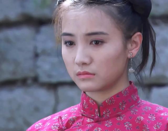 宋佳被人民日报“点名”，拿奖后真实处境暴露，娱乐圈地位又变了