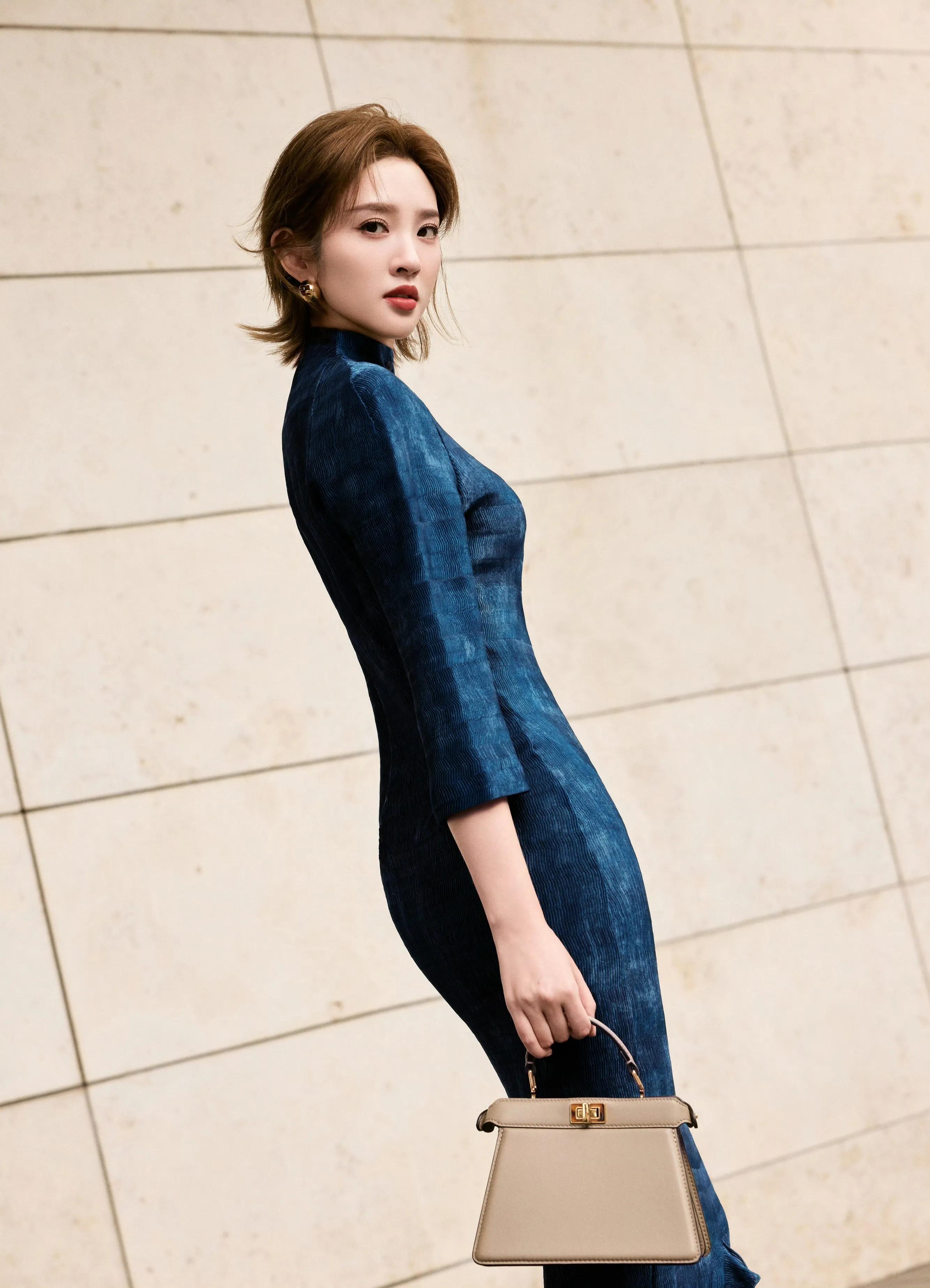 唐艺昕身材美腿都挺好看的