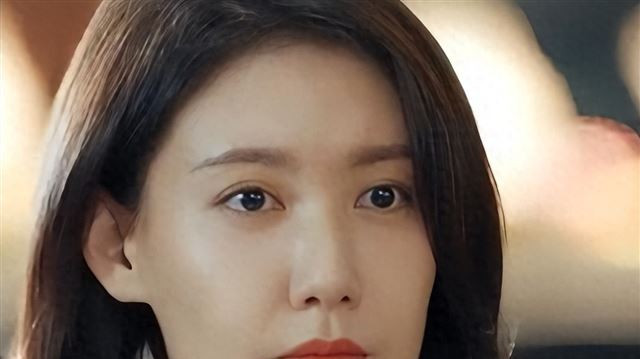 靳东“亲妹妹”身份曝光，入圈25年洁身自好，有靳东在无人敢惹