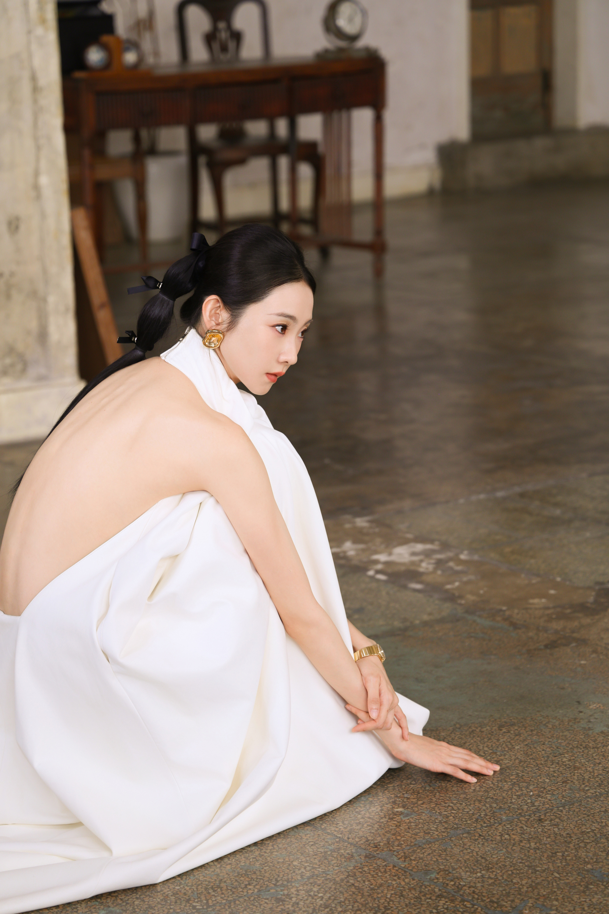 张艺凡香肩美背 又纯又欲