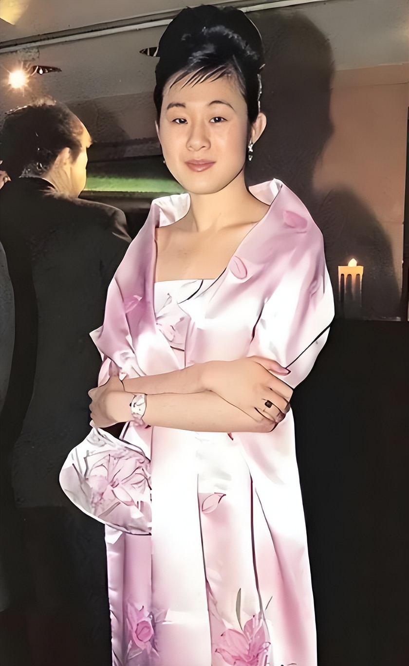 技压李嘉欣、关之琳,逼刘銮雄道歉,“史上最牛二奶”的瓜