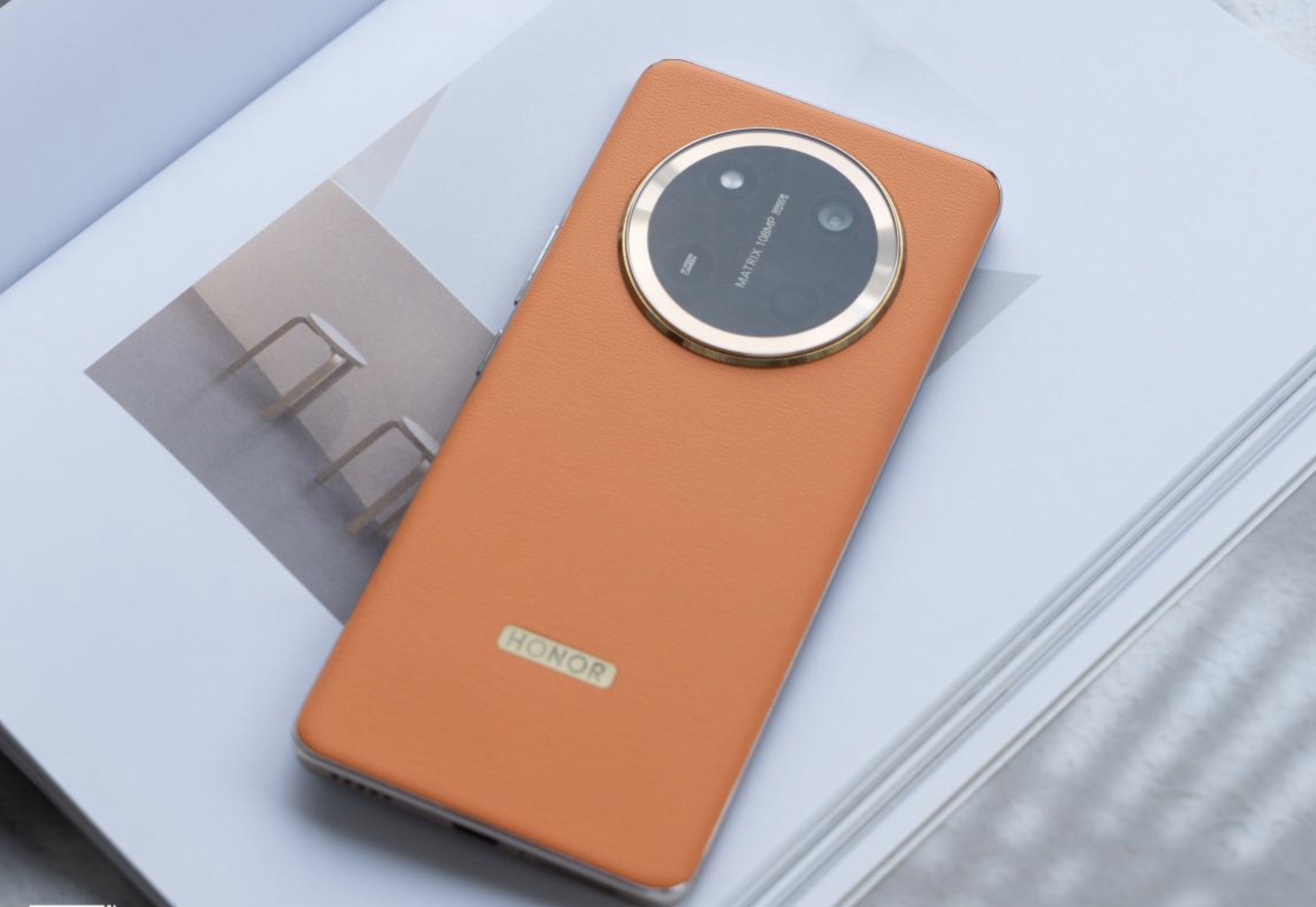 荣耀发飙了?512G+卫星通信+1亿像素+十面抗摔,国补后不到2000元