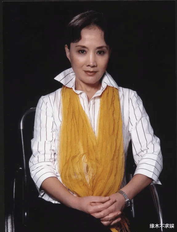 69岁国家一级演员高英病逝,晚年生活照曝光,打扮漂亮身型暴瘦!