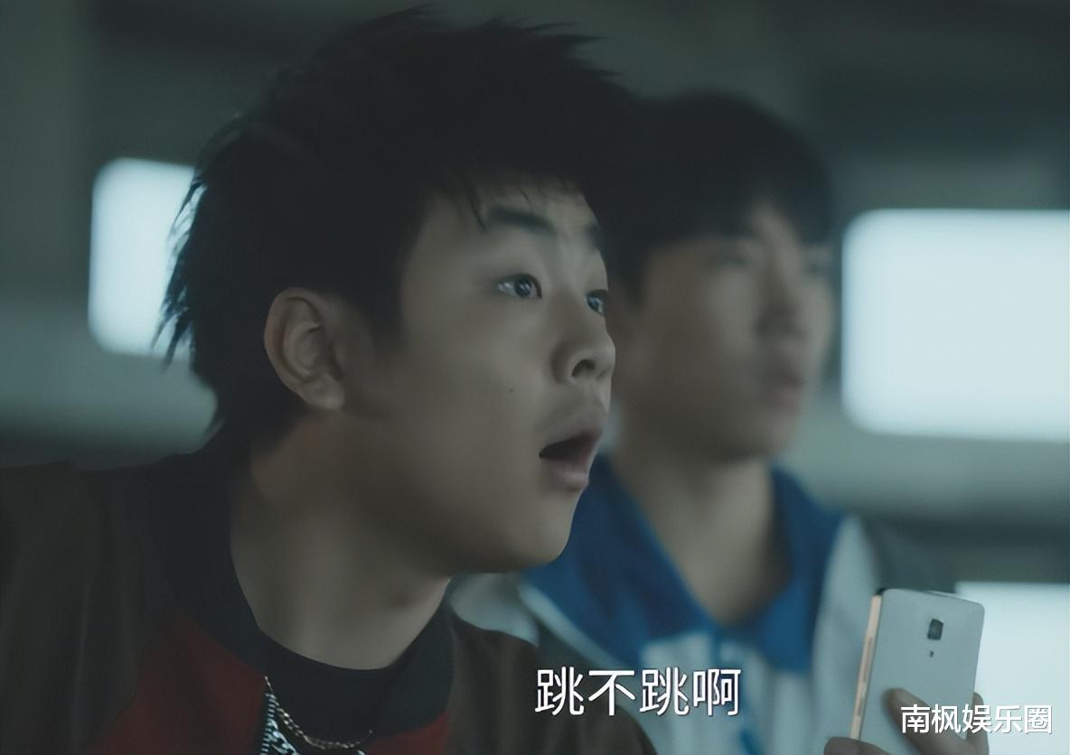 才播4集,热度破20000,终于有让我熬夜狂追的犯罪大剧了