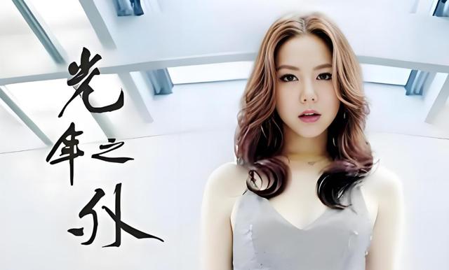 她是《我是歌手》中的乐坛新人,今是格莱美公认的亚洲天后