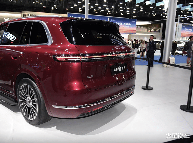 内外大变脸，还有华为技术加持，鸿蒙智行又一重磅车亮相成都车展