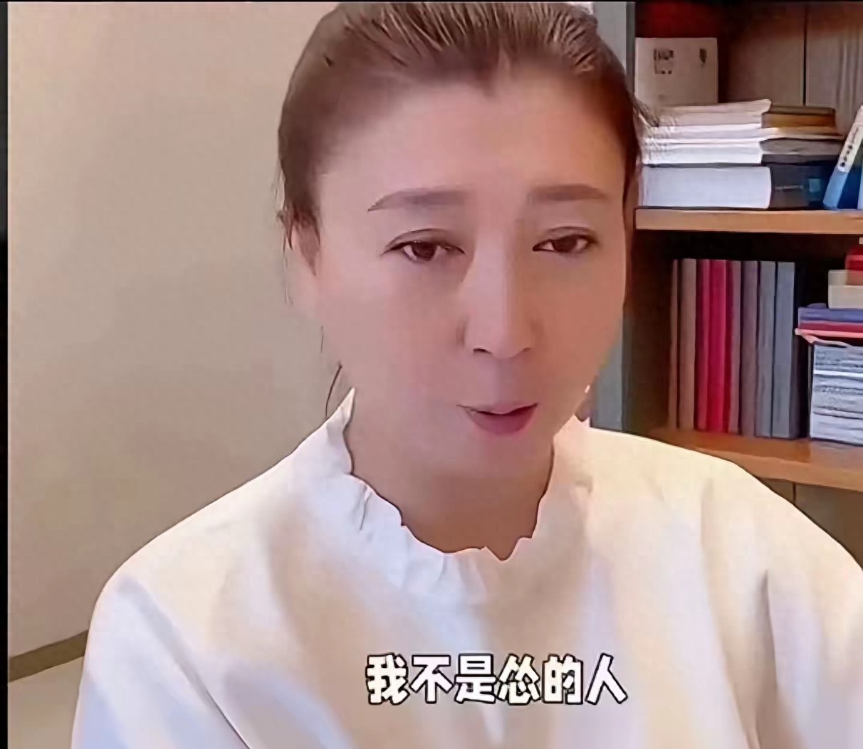 拔萝卜出泥！学历还没查清，闫学晶再迎噩耗，多位大V锤她恐坐牢