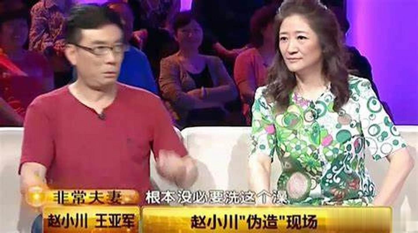原来他们俩是夫妻，都是一级演员，她40岁高龄产女，相守20余年