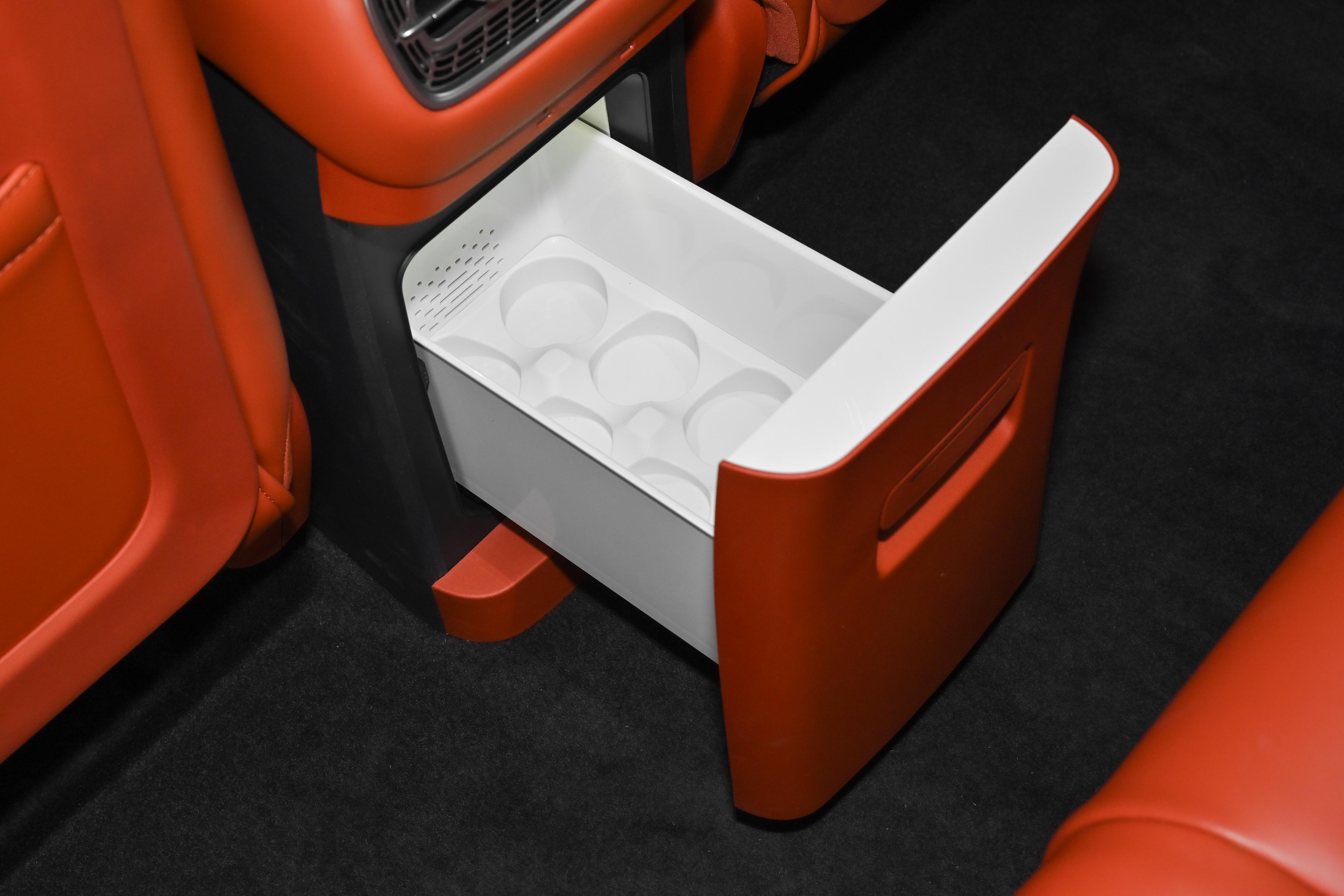 新年开红旗HS6 PHEV!2327km续航+大五座,过年回家面子里子全都有