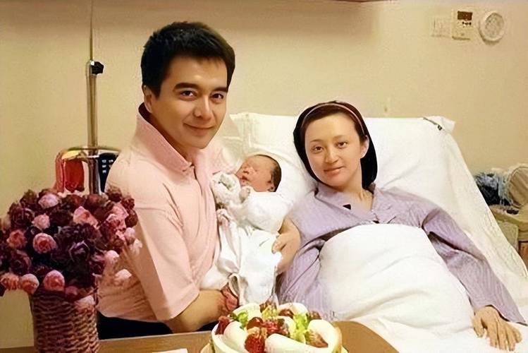 何晴生前住院照曝光！脸色憔悴瘦到脱相，前夫哥许亚军仍未表态