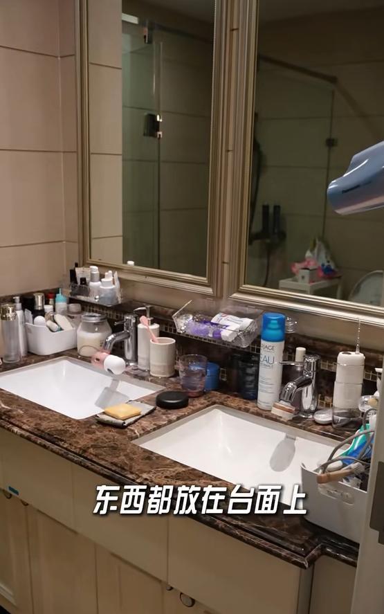 41岁吕一疑似婚变!首晒北京小家,屋内脏乱差、不见老公生活痕迹