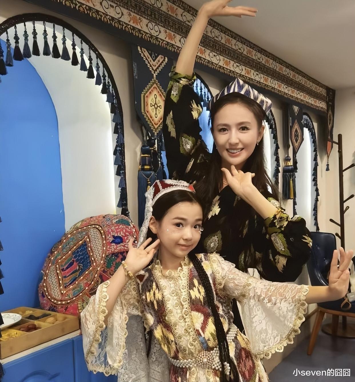 董璇佟丽娅近照曝光,姐妹俩同游新疆颜值高,董璇再婚后更好看了