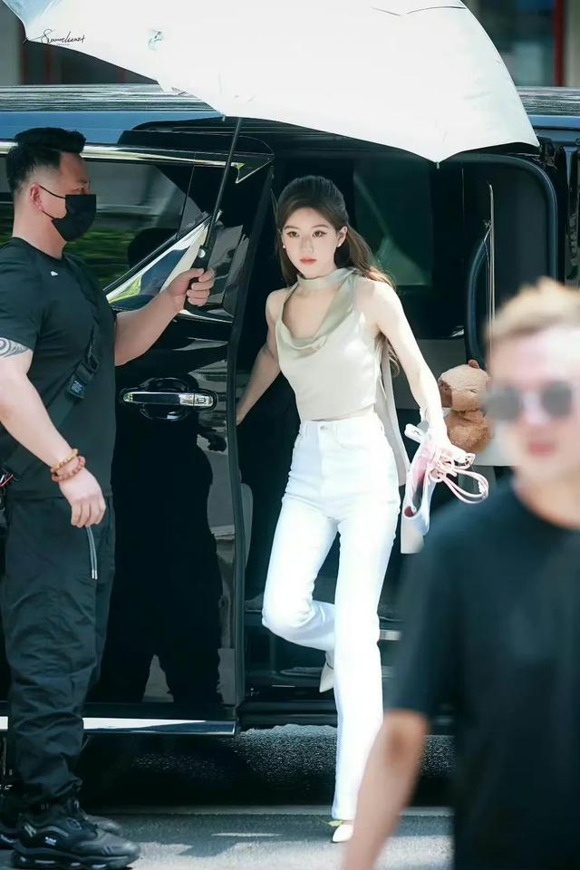 赵露思路透照,少女感满满