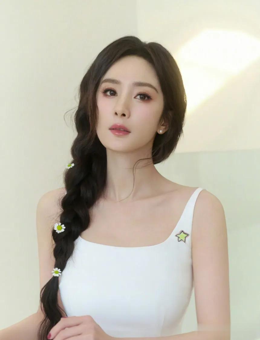 杨幂《惊蛰无声》身材很曼妙：成熟的大幂幂，真是极品啊！
