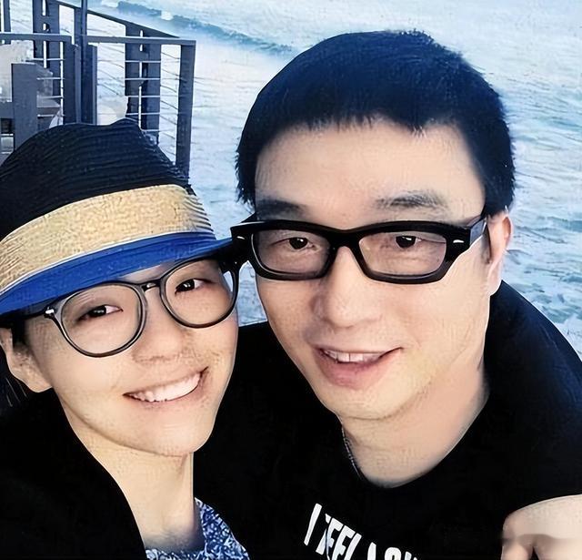 离婚7年，张靓颖再次让世界“刮目相看”，独得6亿的冯轲后悔了吗