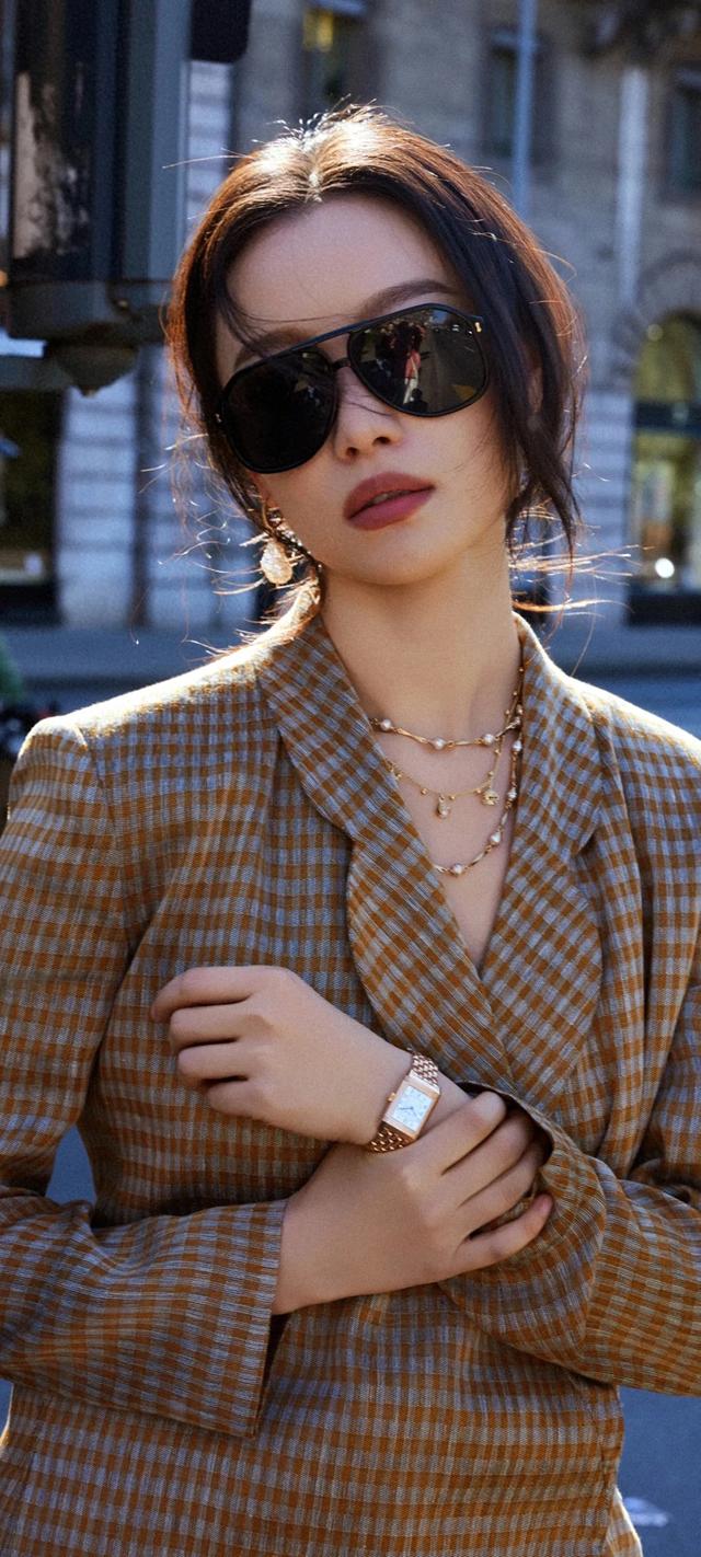 倪妮，松弛感写真，衣品和气质堪称一绝，太帅了