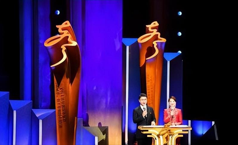 何炅撒贝宁为何落选“金声奖”？看完颁奖典礼，原因就一目了然了