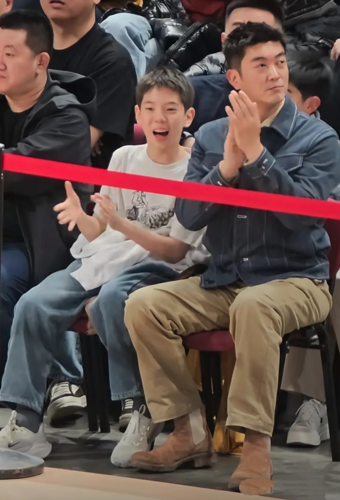 12岁嗯哼颜值逆袭,近照曝光引热议!12岁身高就超170cm