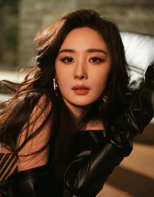 杨幂：今年首套高定，气质真无敌