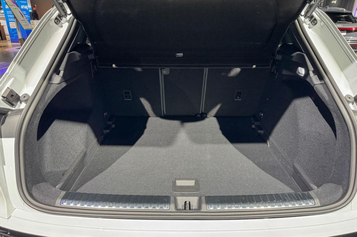 全新奥迪Q3要来了,更换新前脸,支持低速纯电驱,车灯是亮点?