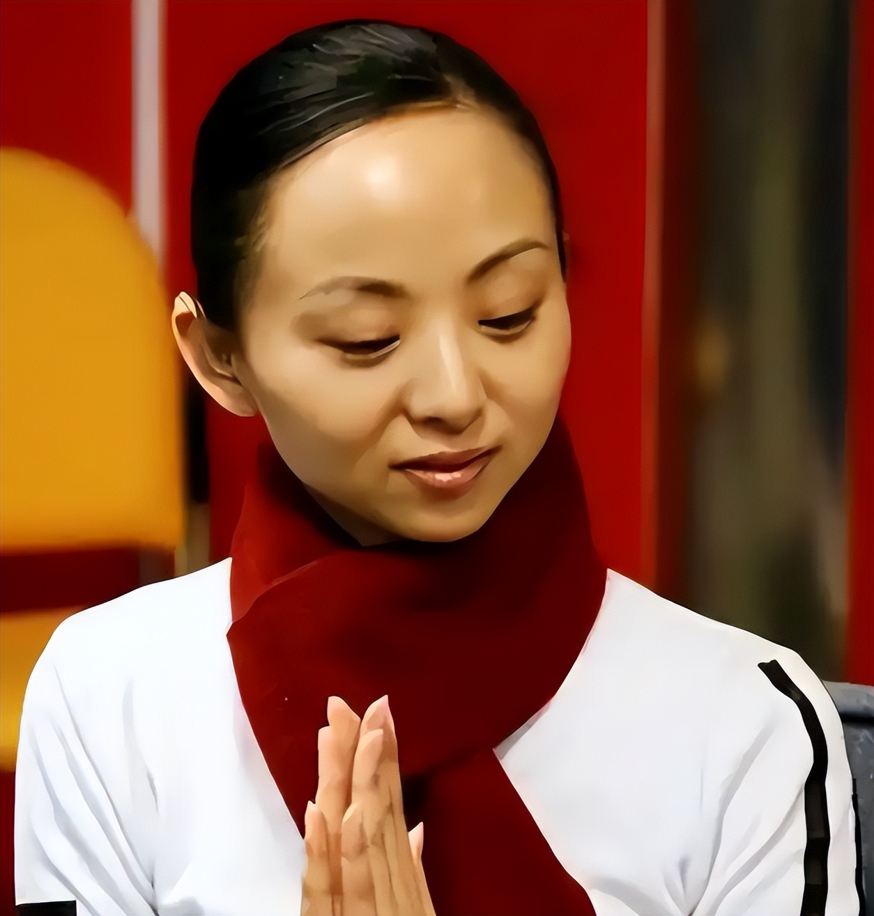 当年千手观音的聋哑人领舞，被富商苦追8年，如今她成了这副模样