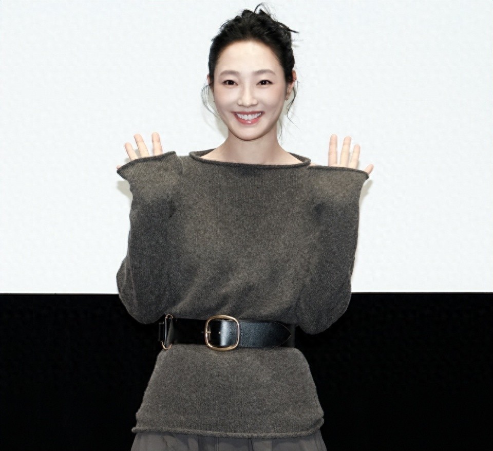 白百何全网翻车，再看当年倪妮和导演的互动，才知道：什么是体面