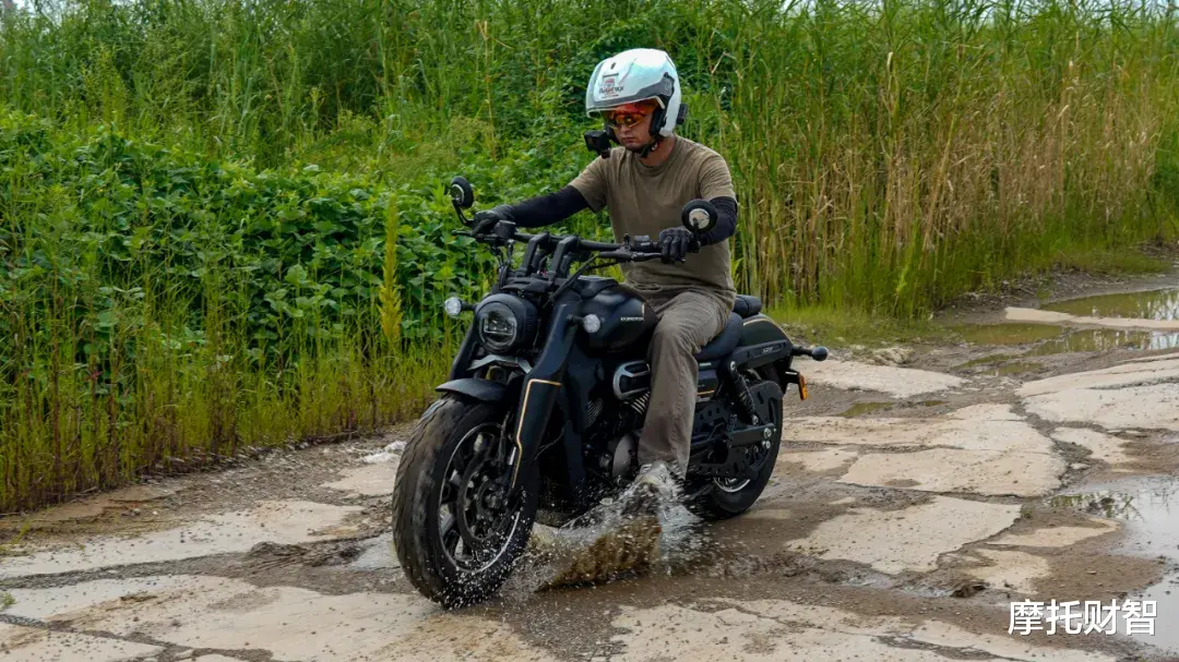 好骑不震+强劲低扭—19999元闪400动态测评