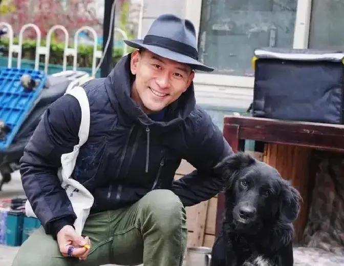 长得不够有星味，演了3次男一号没红，《大生意人》演配角红了