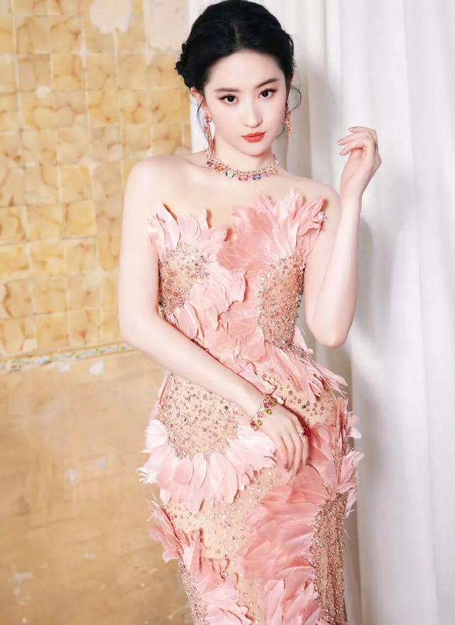 刘亦菲绝美花裙
