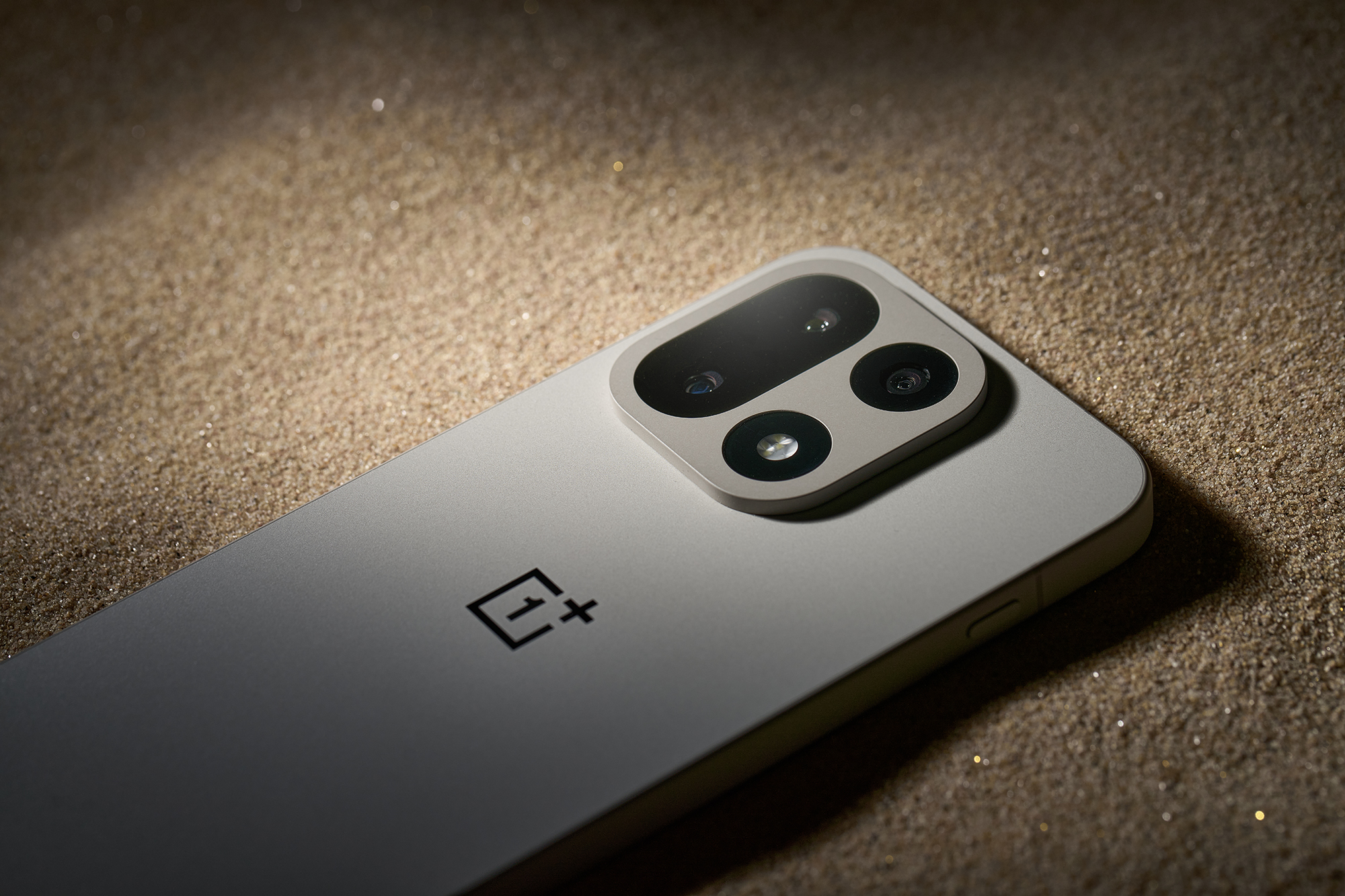 鲜Phone画报: 一加15沙丘美学赋能科技旗舰