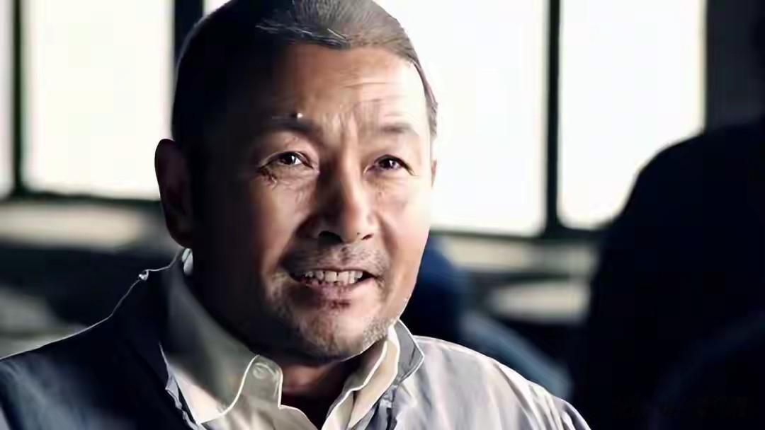 他是国家一级演员,演了半辈子戏,戏外爱妻如命,儿子是他的牵挂