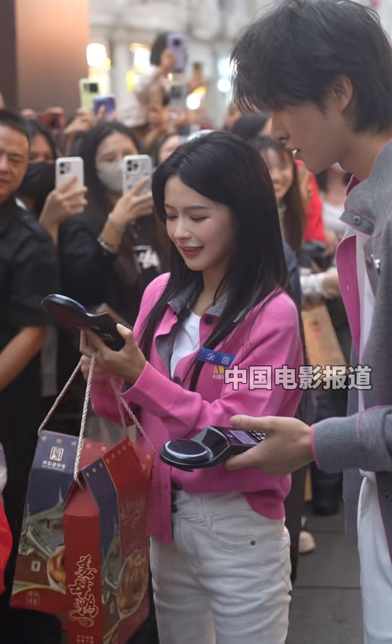 央妈要求演员素颜，短剧女主个个大浓妆，只有曹骏洗了把脸就来了