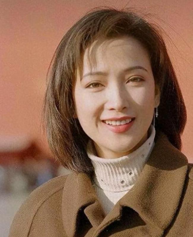 徐松子悼念何晴！无意间透露许何早早搬出许亚军家原因，令人泪目