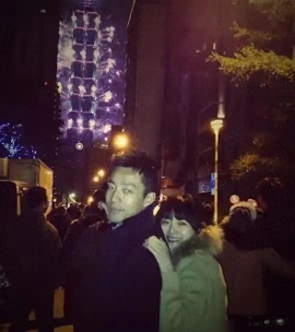 汪小菲跨年擦眼泪，马筱梅维持体面，小杨阿姨说漏嘴