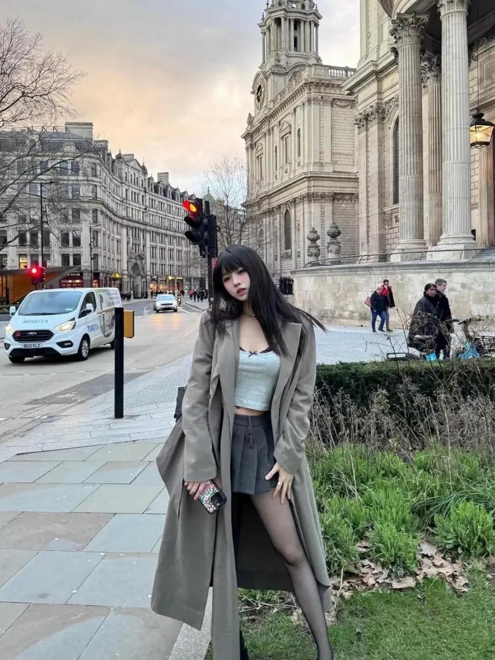 汪峰全家热恋中!女儿晒男友照、亲妈官宣姐弟恋,老爸牵着森林北