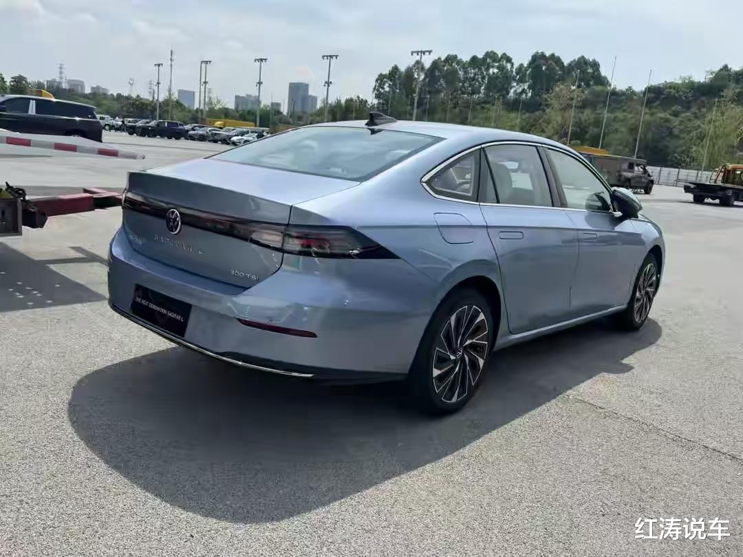 2025成都车展:全新一代速腾L现身,外观很漂亮,尾标300TSI