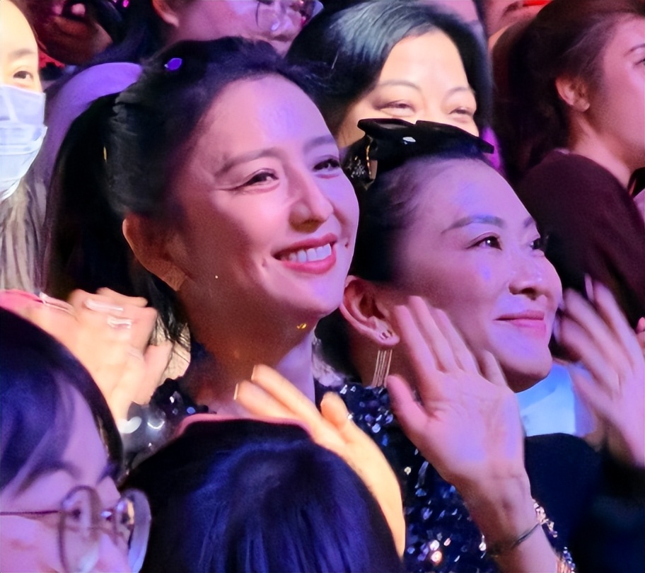 F4演唱会成照妖镜，佟丽娅褶多头秃，蒋丽莎脸僵肿，司雯嘉太惊艳