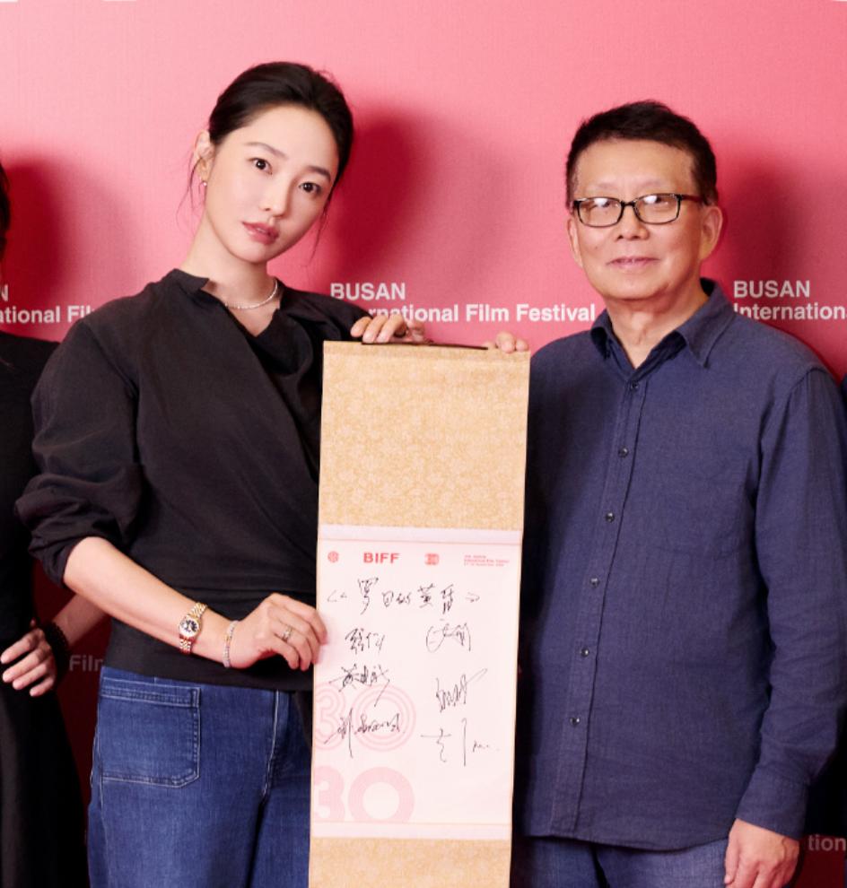 白百何全网翻车，再看当年倪妮和导演的互动，才知道：什么是体面