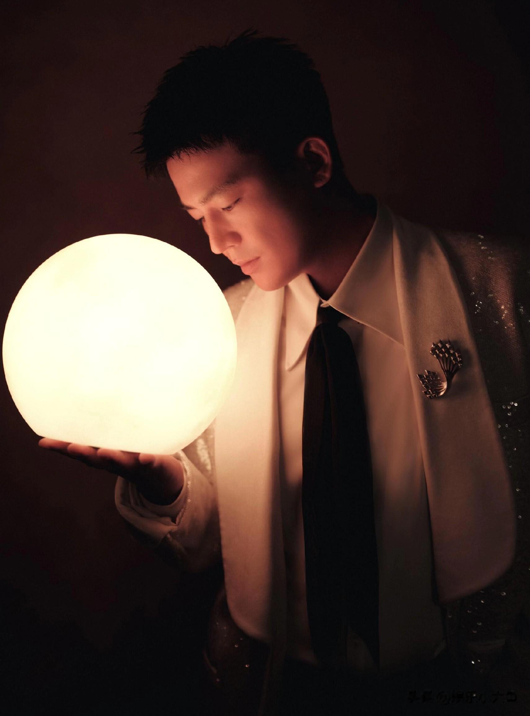 欧豪央视中秋晚会造型照,高质量男性的痞帅绅士感是这样拿捏的!